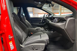 punainen Audi Q6 e-tron 2025 kuva 10.