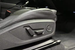 punainen Audi Q6 e-tron 2025 kuva 11.
