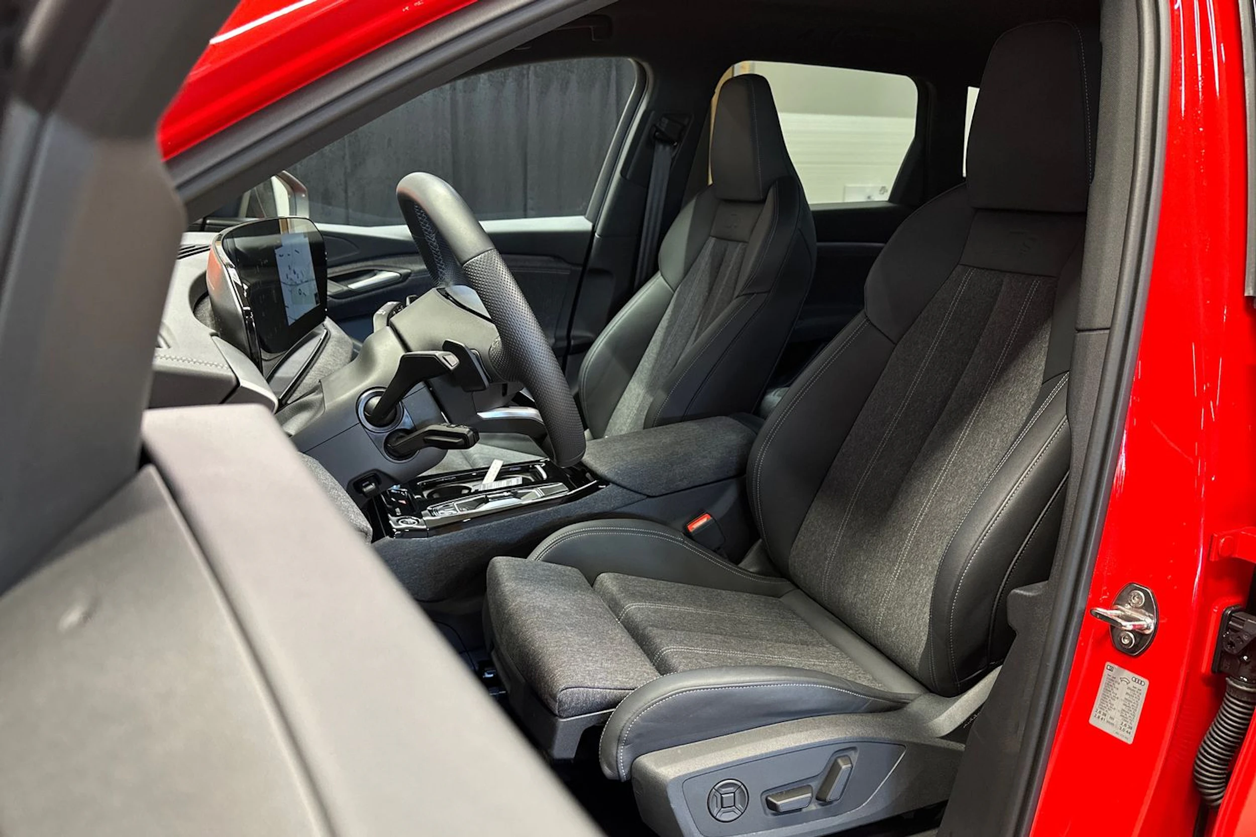 punainen Audi Q6 e-tron 2025 kuva 13.