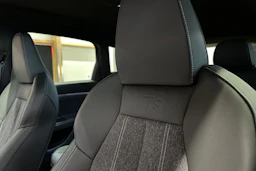 punainen Audi Q6 e-tron 2025 kuva 14.