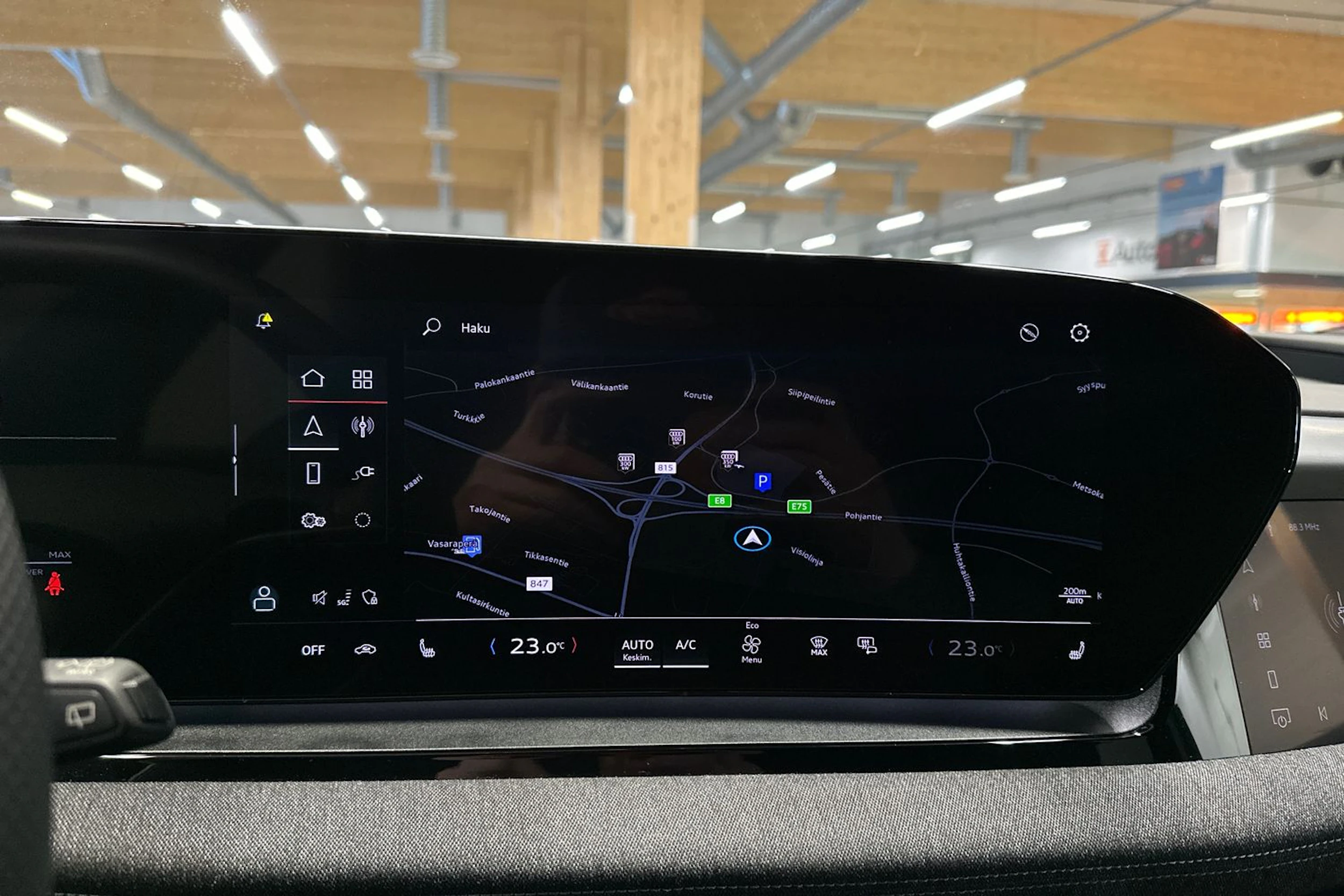 punainen Audi Q6 e-tron 2025 kuva 16.