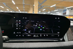 punainen Audi Q6 e-tron 2025 kuva 16.