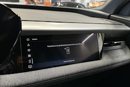 punainen Audi Q6 e-tron 2025 kuva 19.