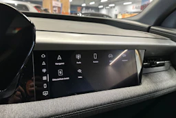 punainen Audi Q6 e-tron 2025 kuva 20.