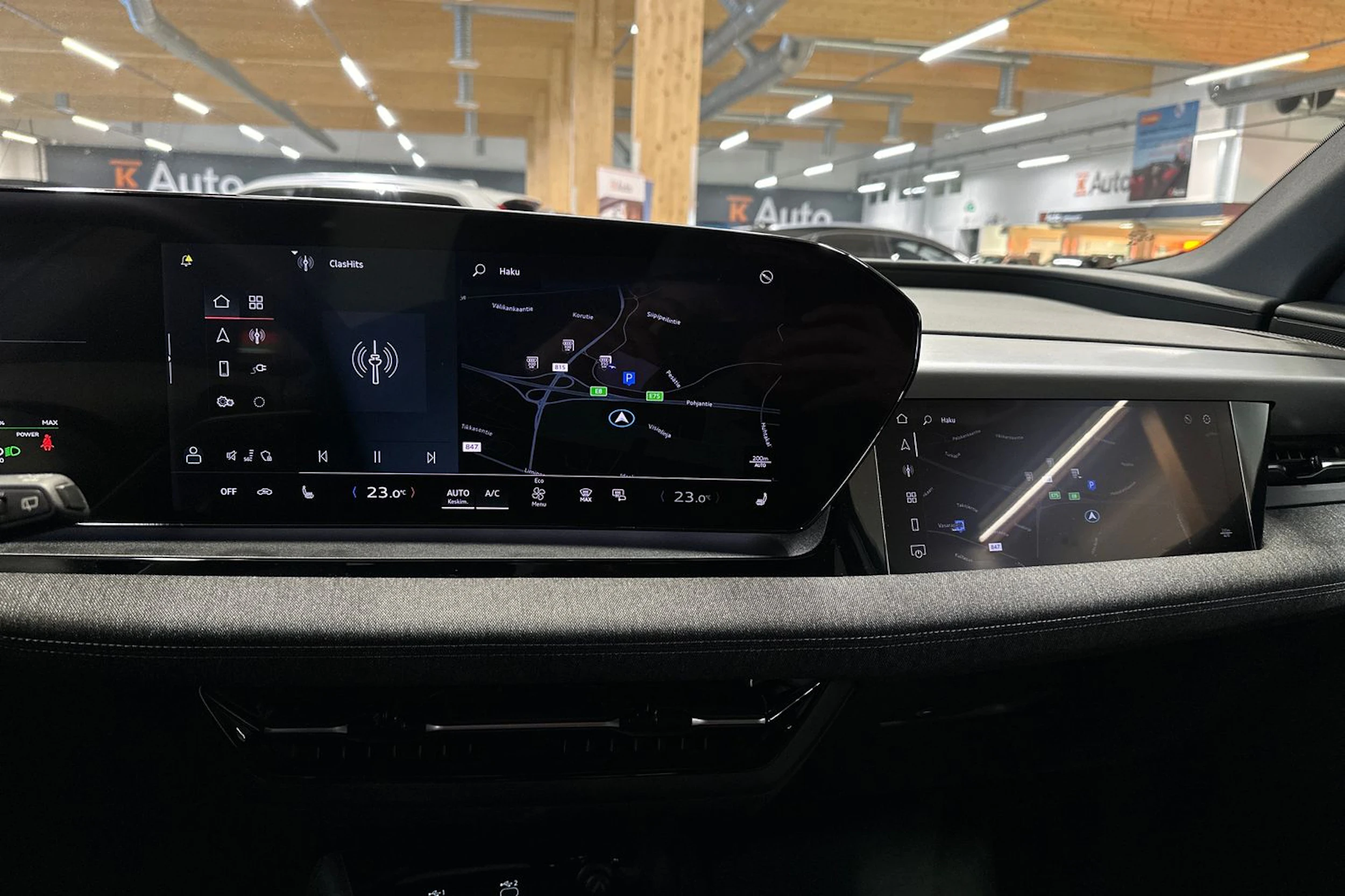 punainen Audi Q6 e-tron 2025 kuva 21.