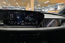 punainen Audi Q6 e-tron 2025 kuva 21.