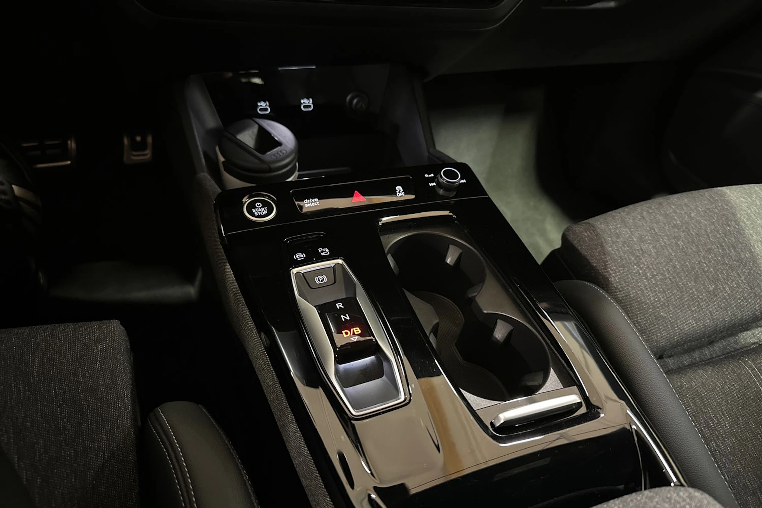 punainen Audi Q6 e-tron 2025 kuva 22.