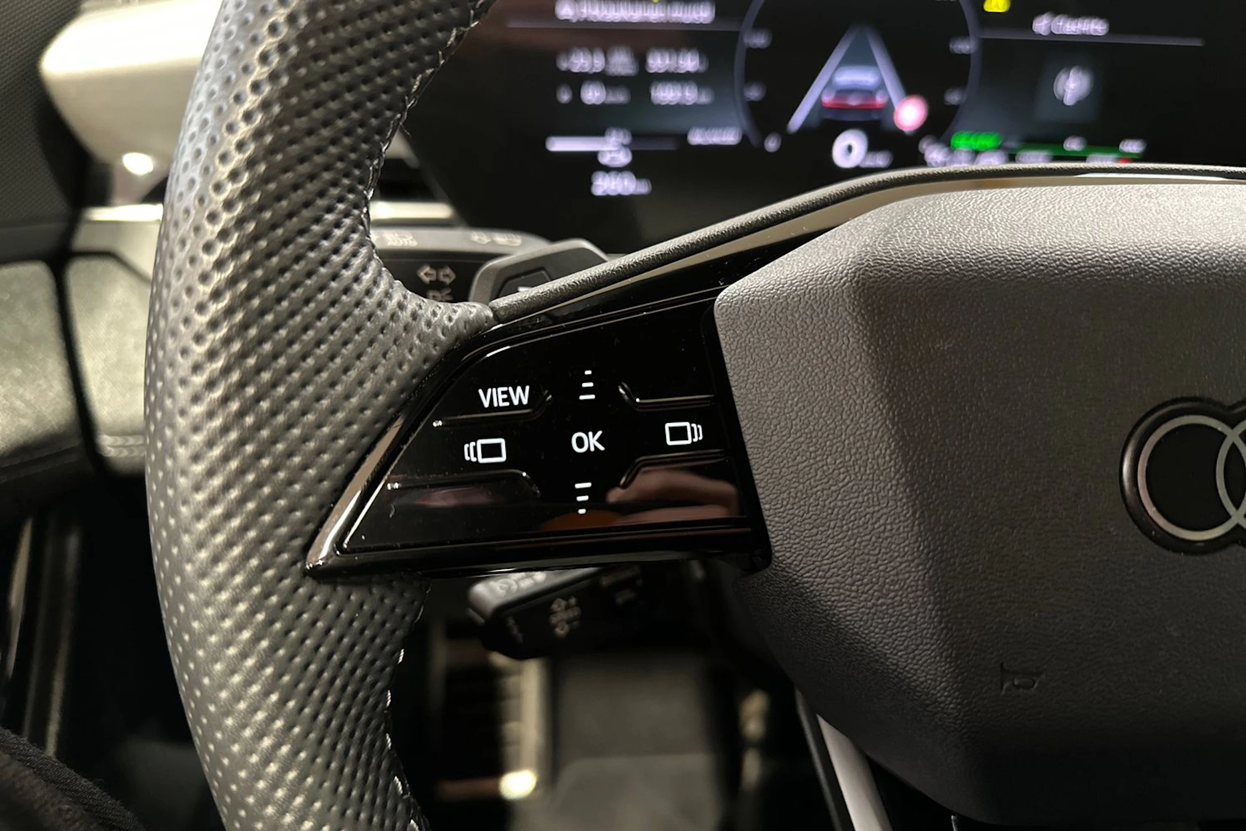 punainen Audi Q6 e-tron 2025 kuva 24.