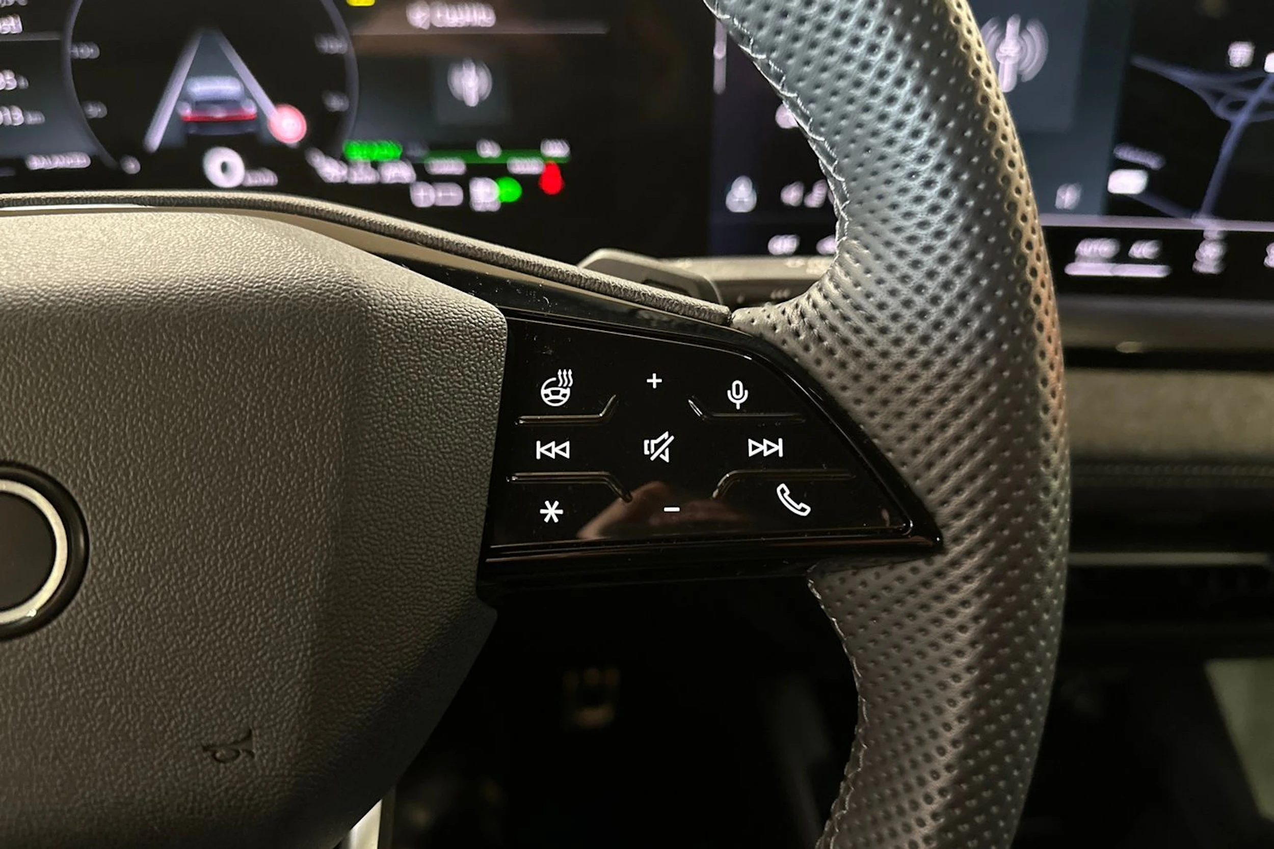 punainen Audi Q6 e-tron 2025 kuva 25.