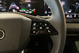 punainen Audi Q6 e-tron 2025 kuva 25.