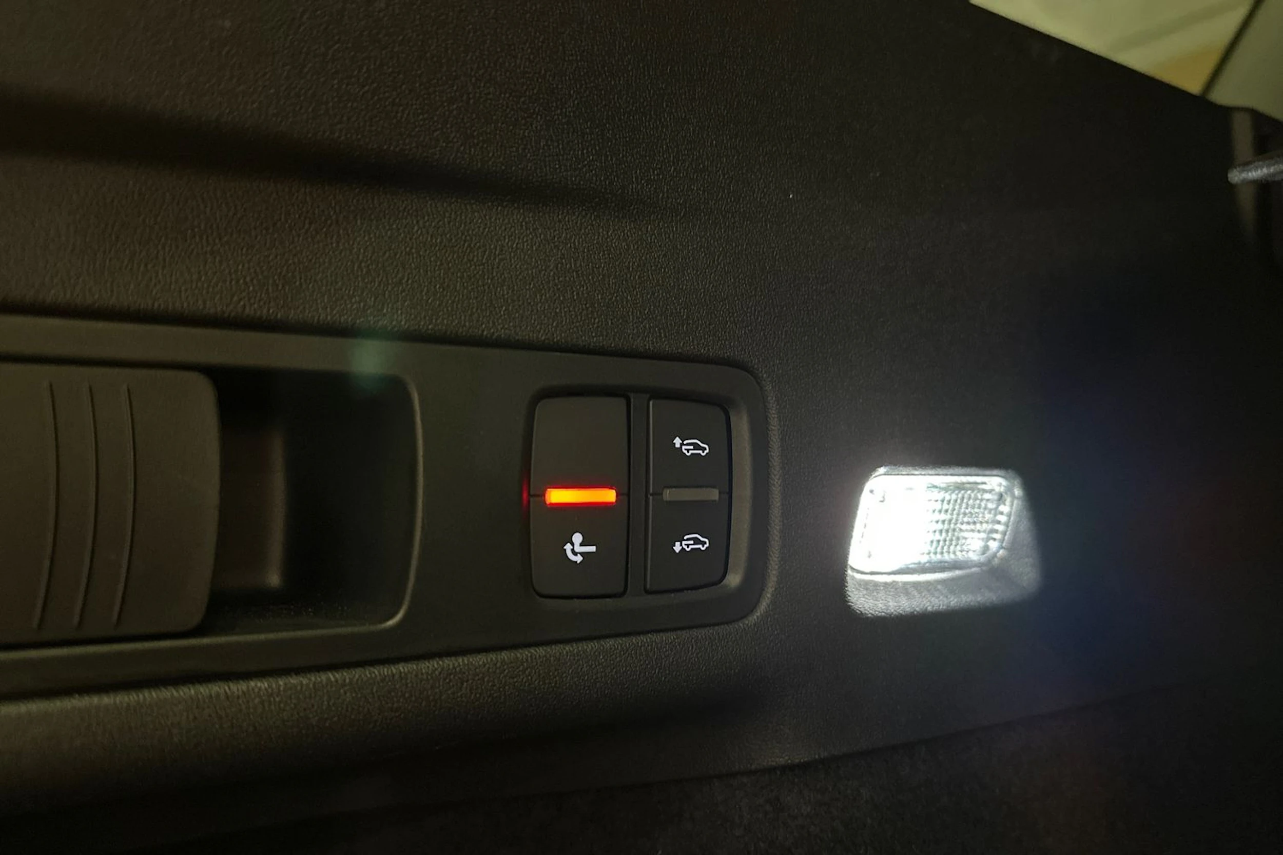 punainen Audi Q6 e-tron 2025 kuva 28.