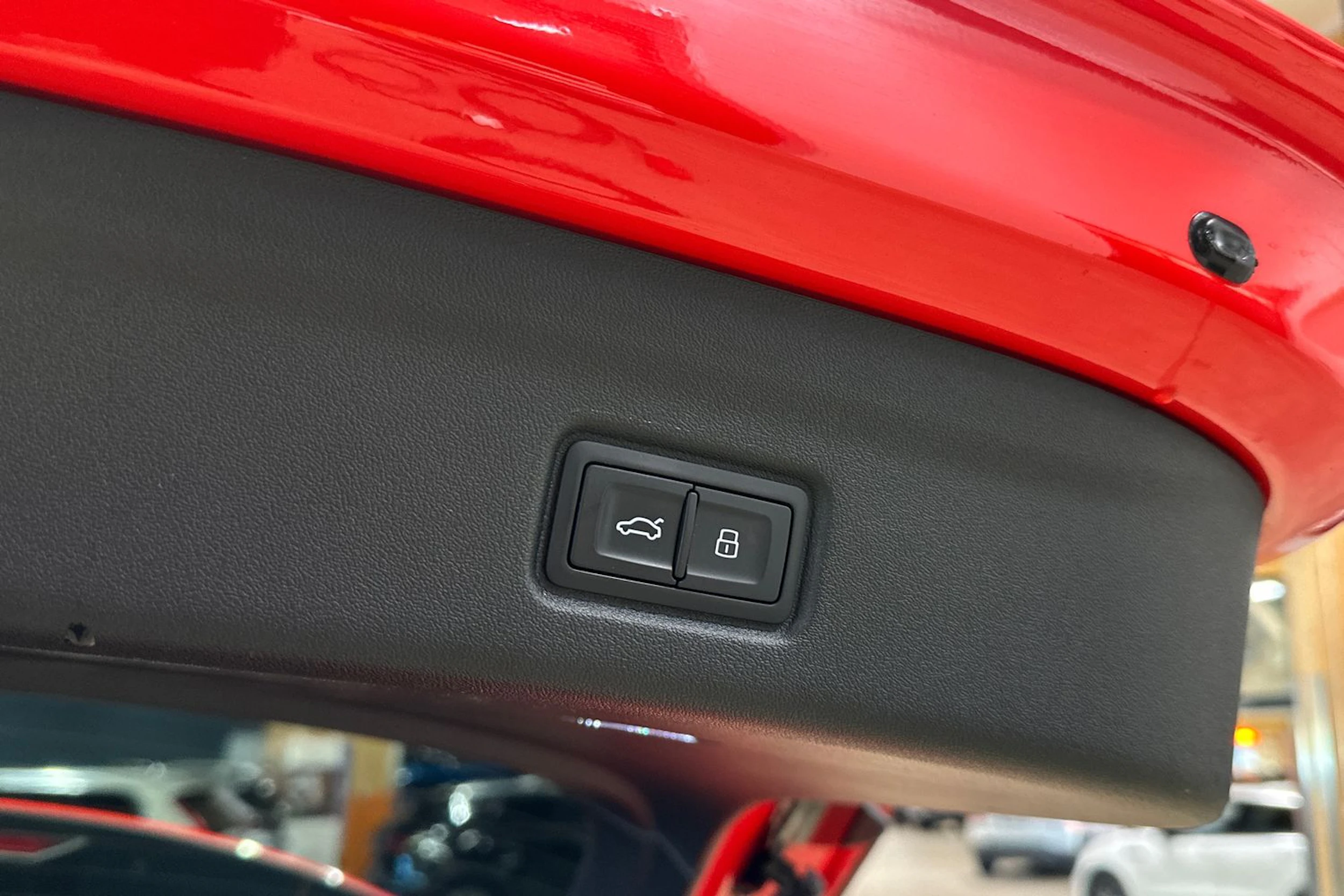 punainen Audi Q6 e-tron 2025 kuva 30.