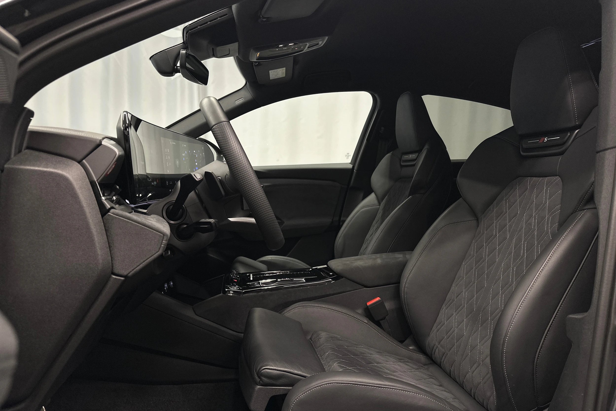 harmaa Audi Q6 e-tron 2025 kuva 14.