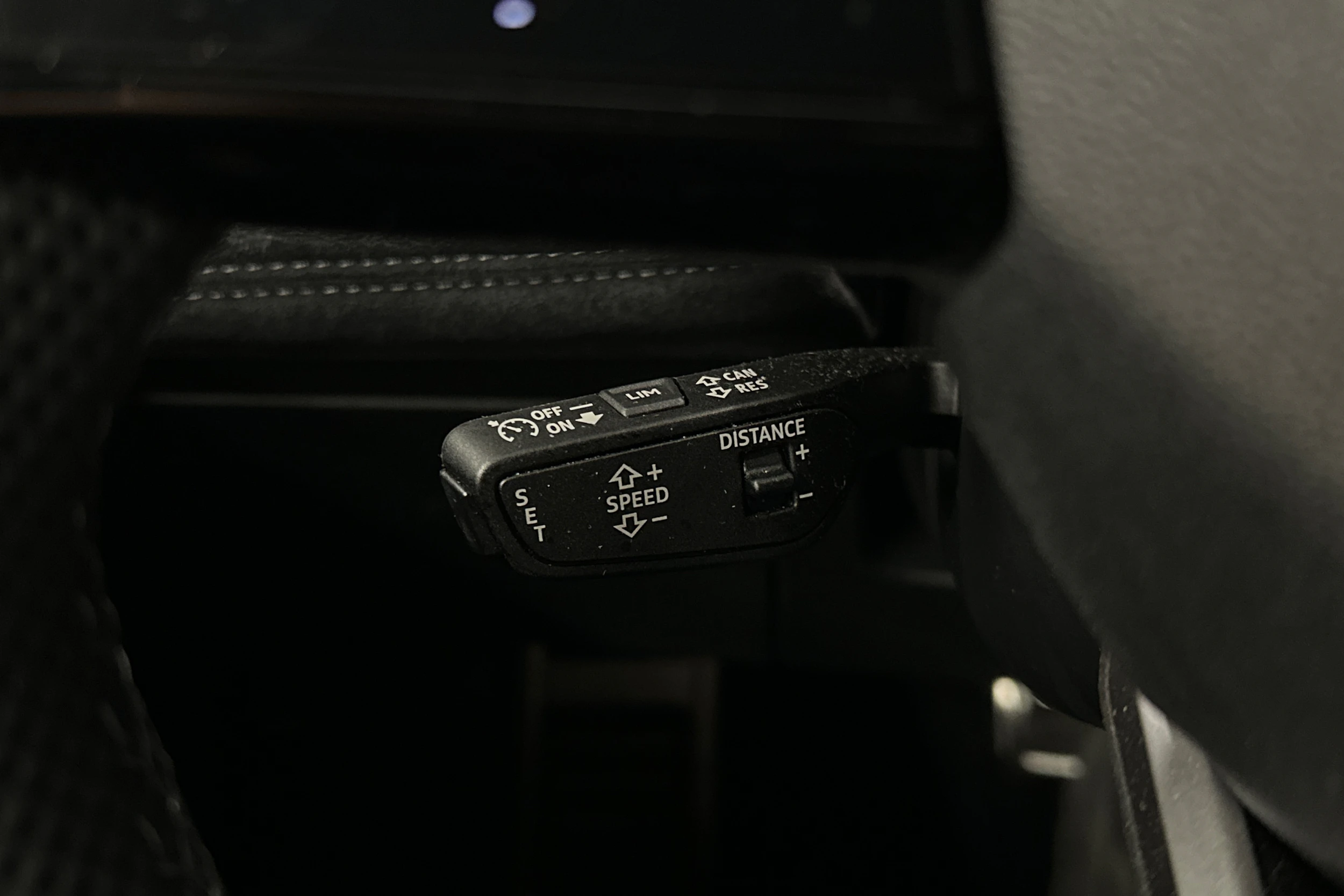 harmaa Audi Q6 e-tron 2025 kuva 20.