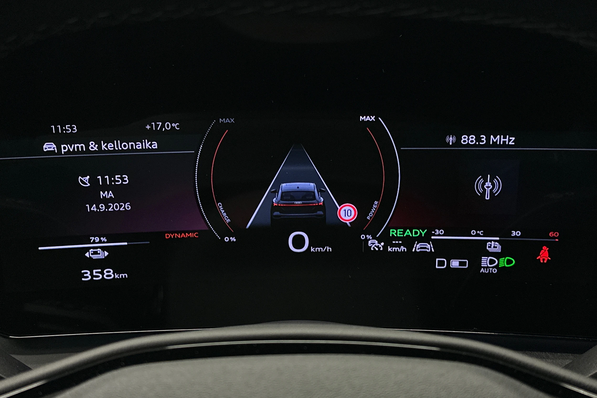 harmaa Audi Q6 e-tron 2025 kuva 21.