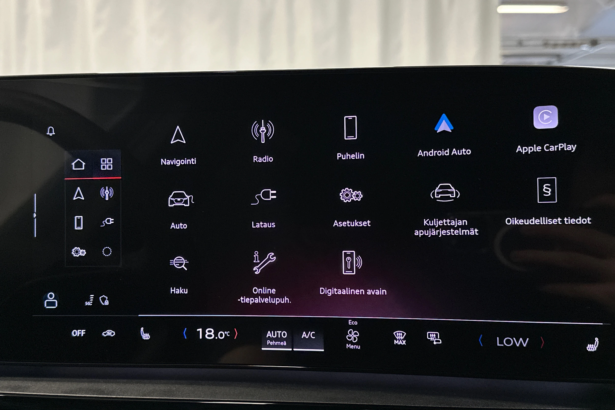harmaa Audi Q6 e-tron 2025 kuva 22.
