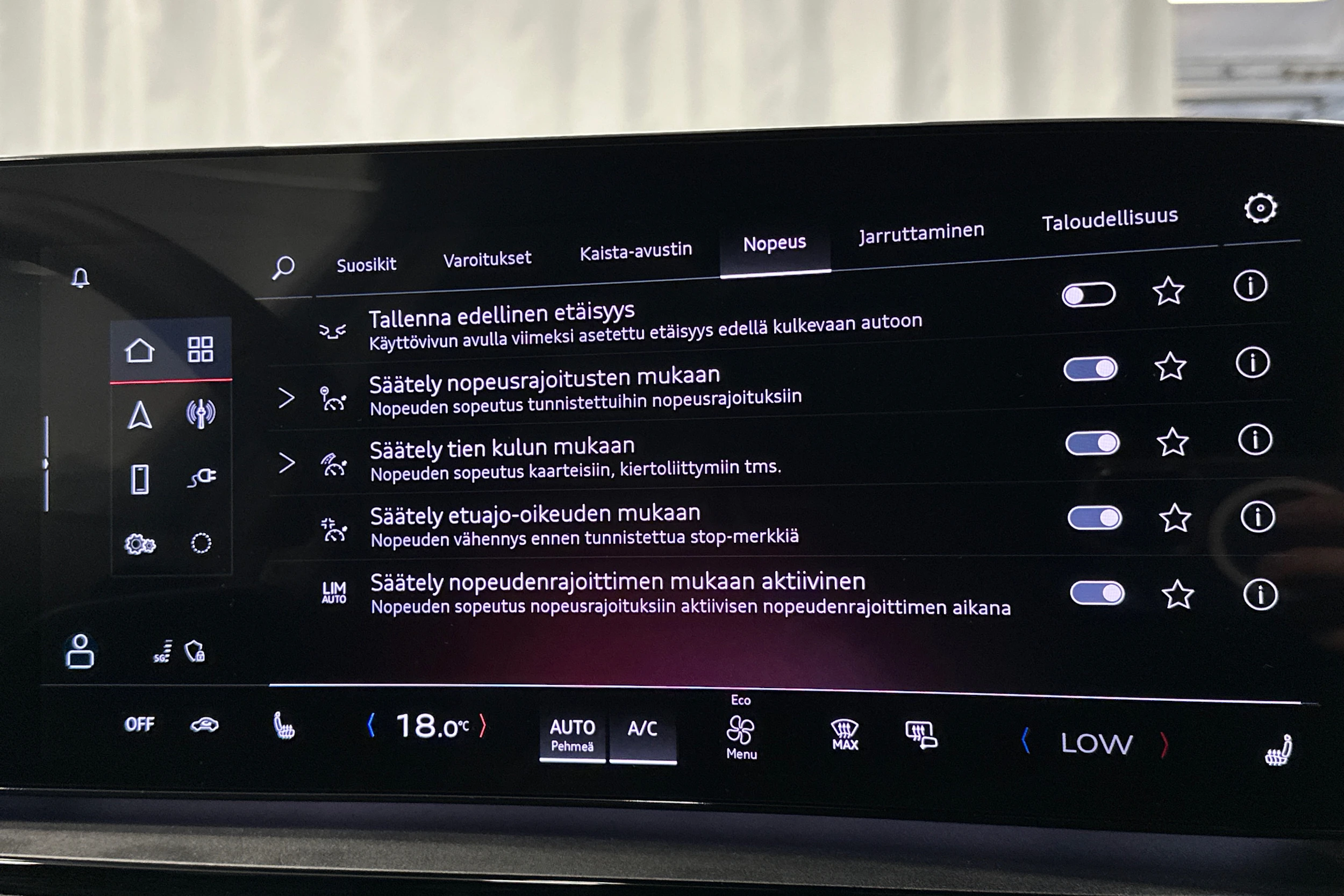 harmaa Audi Q6 e-tron 2025 kuva 28.