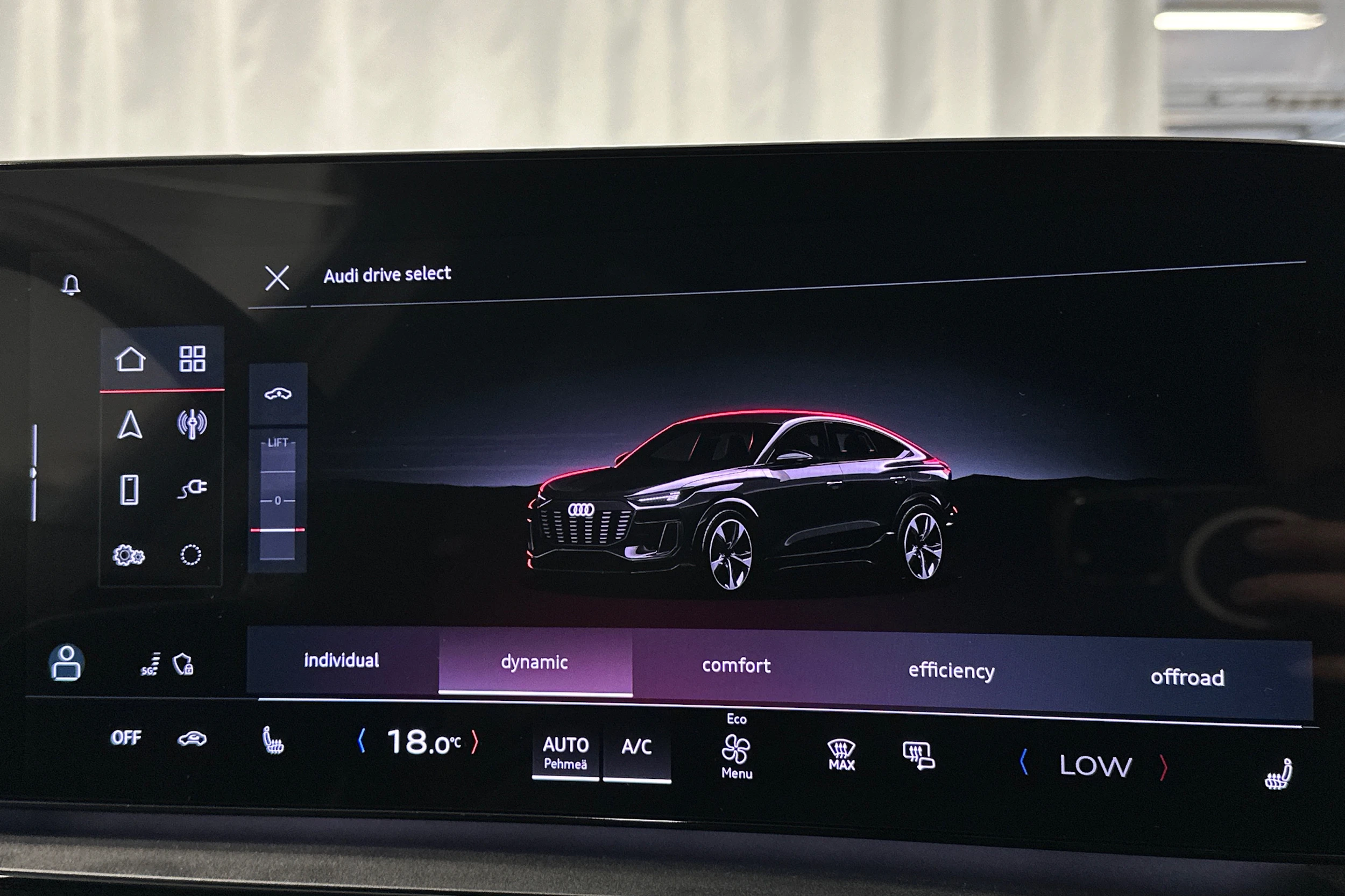 harmaa Audi Q6 e-tron 2025 kuva 31.