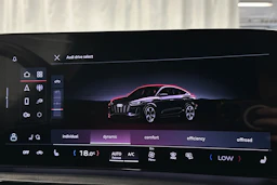 harmaa Audi Q6 e-tron 2025 kuva 31.