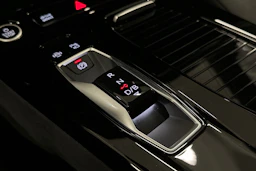 harmaa Audi Q6 e-tron 2025 kuva 34.