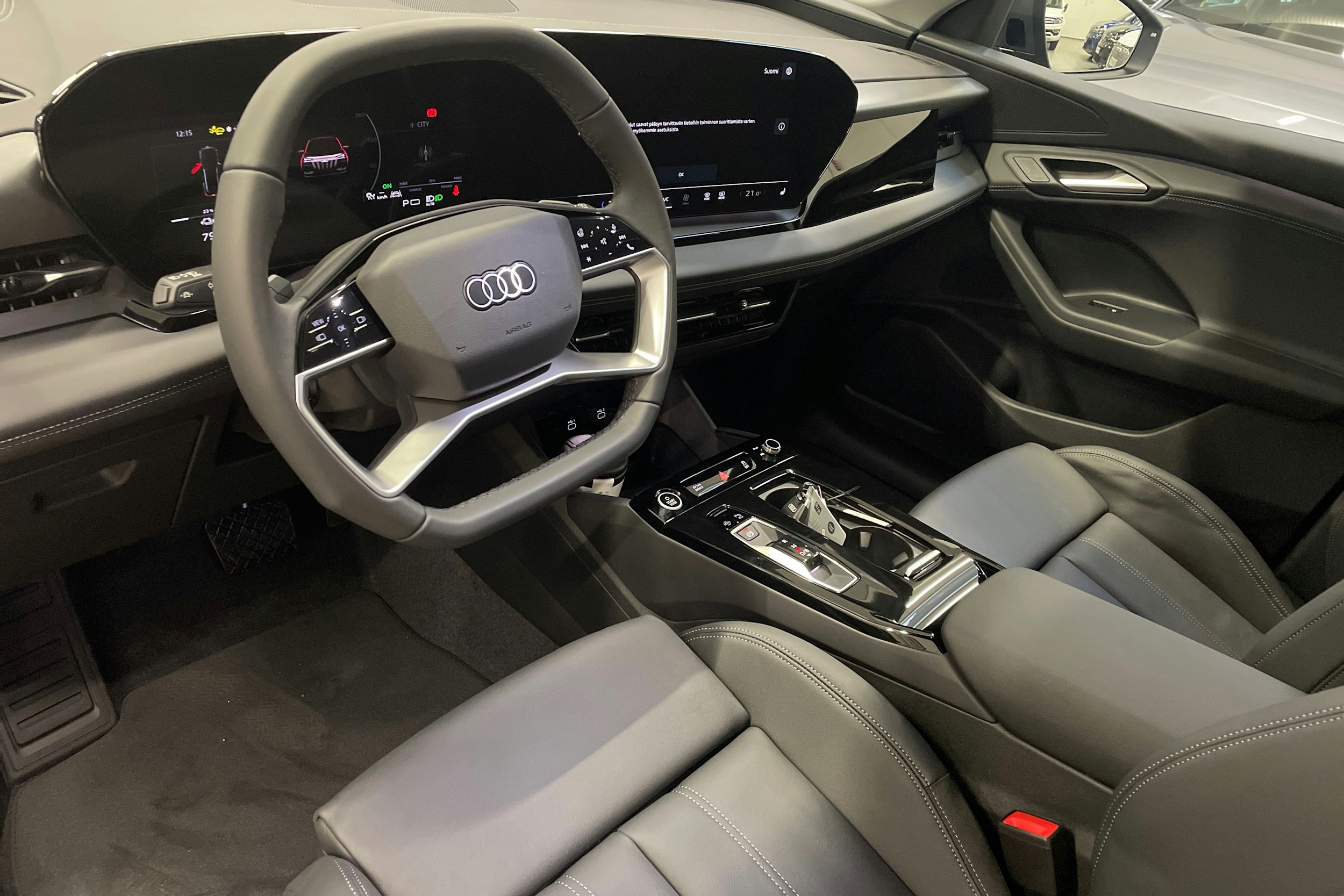 harmaa Audi Q6 e-tron 2025 kuva 6.