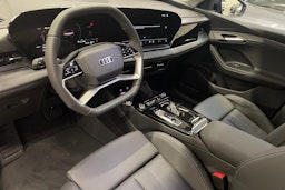 harmaa Audi Q6 e-tron 2025 kuva 6.