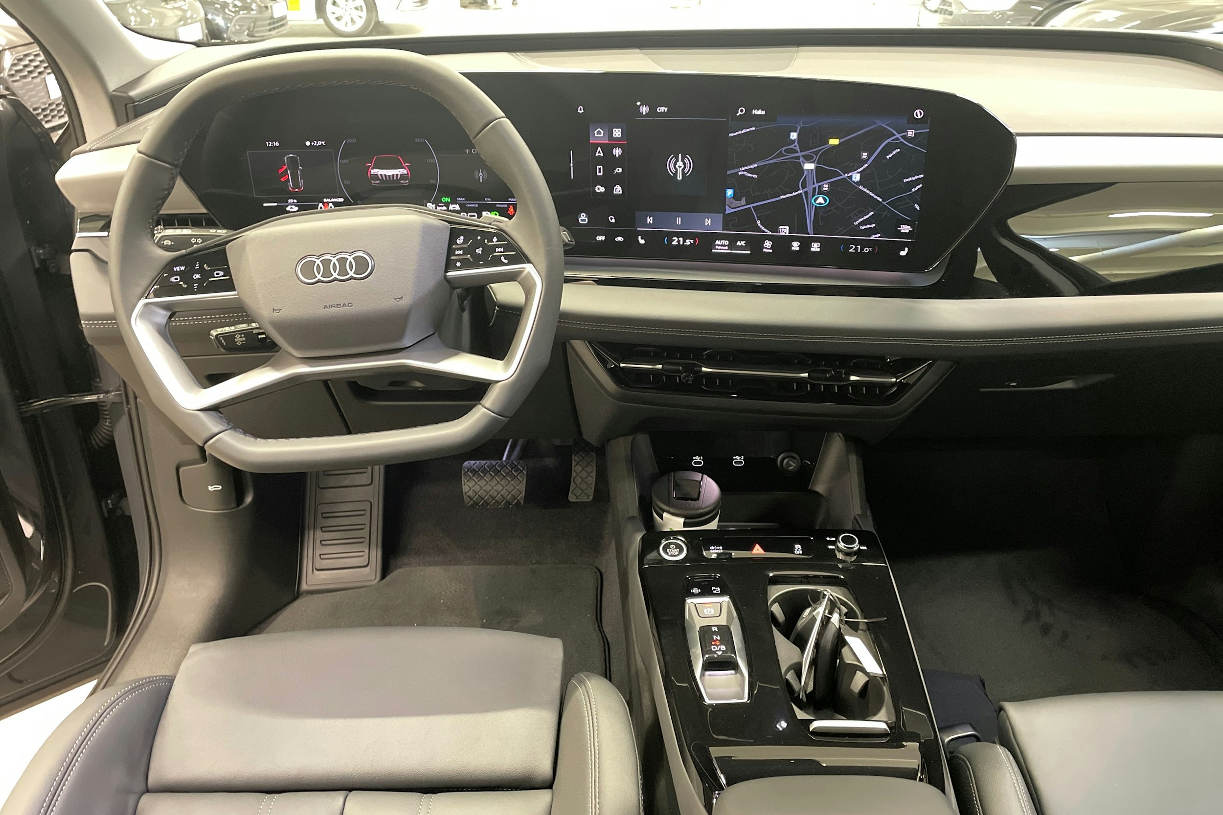 harmaa Audi Q6 e-tron 2025 kuva 7.