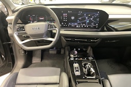 harmaa Audi Q6 e-tron 2025 kuva 7.