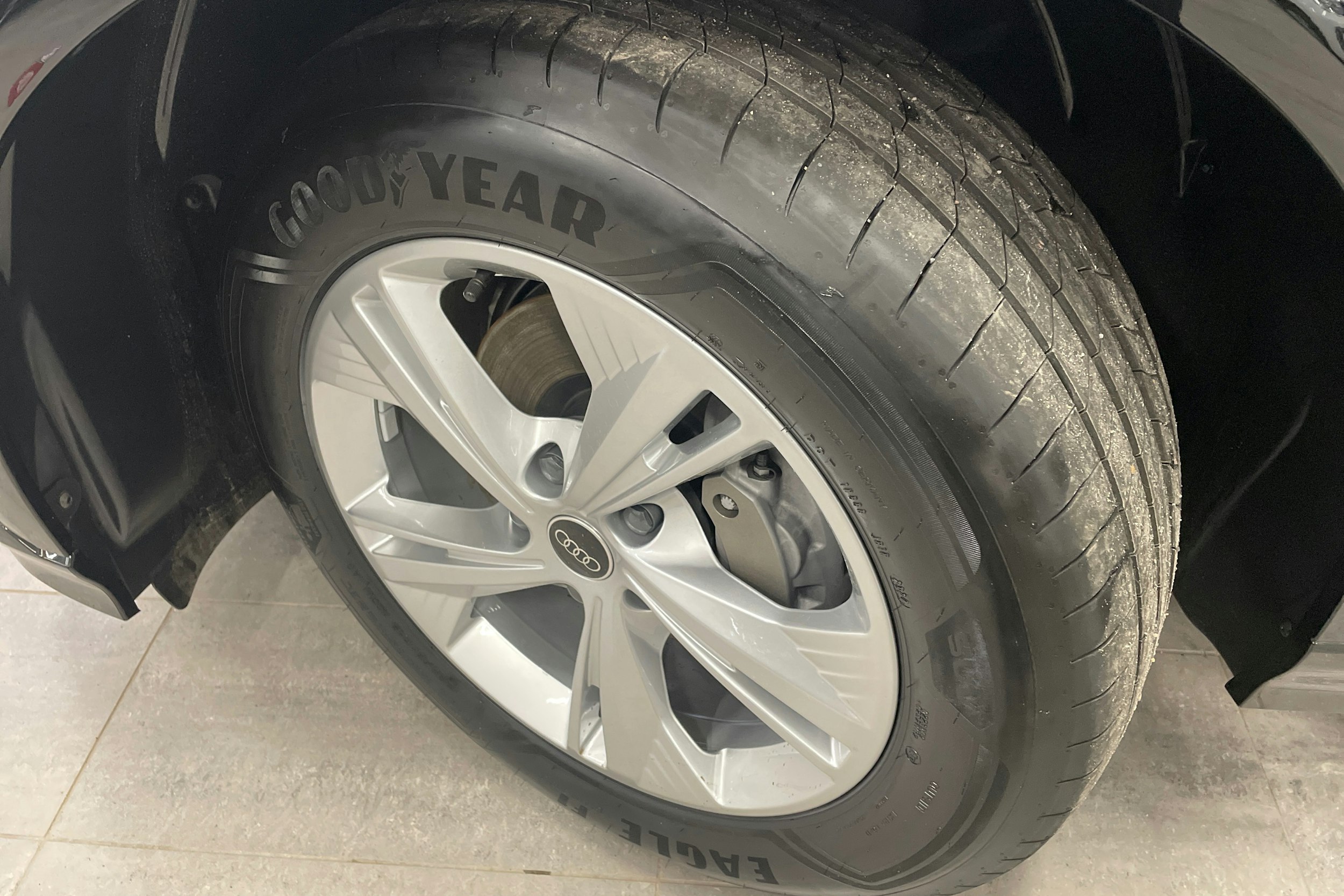 harmaa Audi Q6 e-tron 2025 kuva 10.