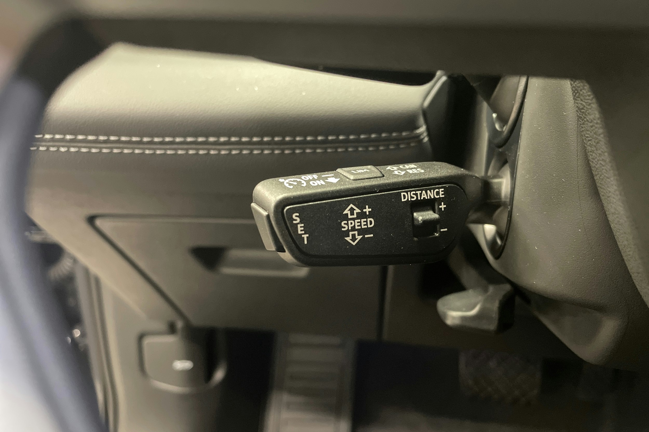 harmaa Audi Q6 e-tron 2025 kuva 11.