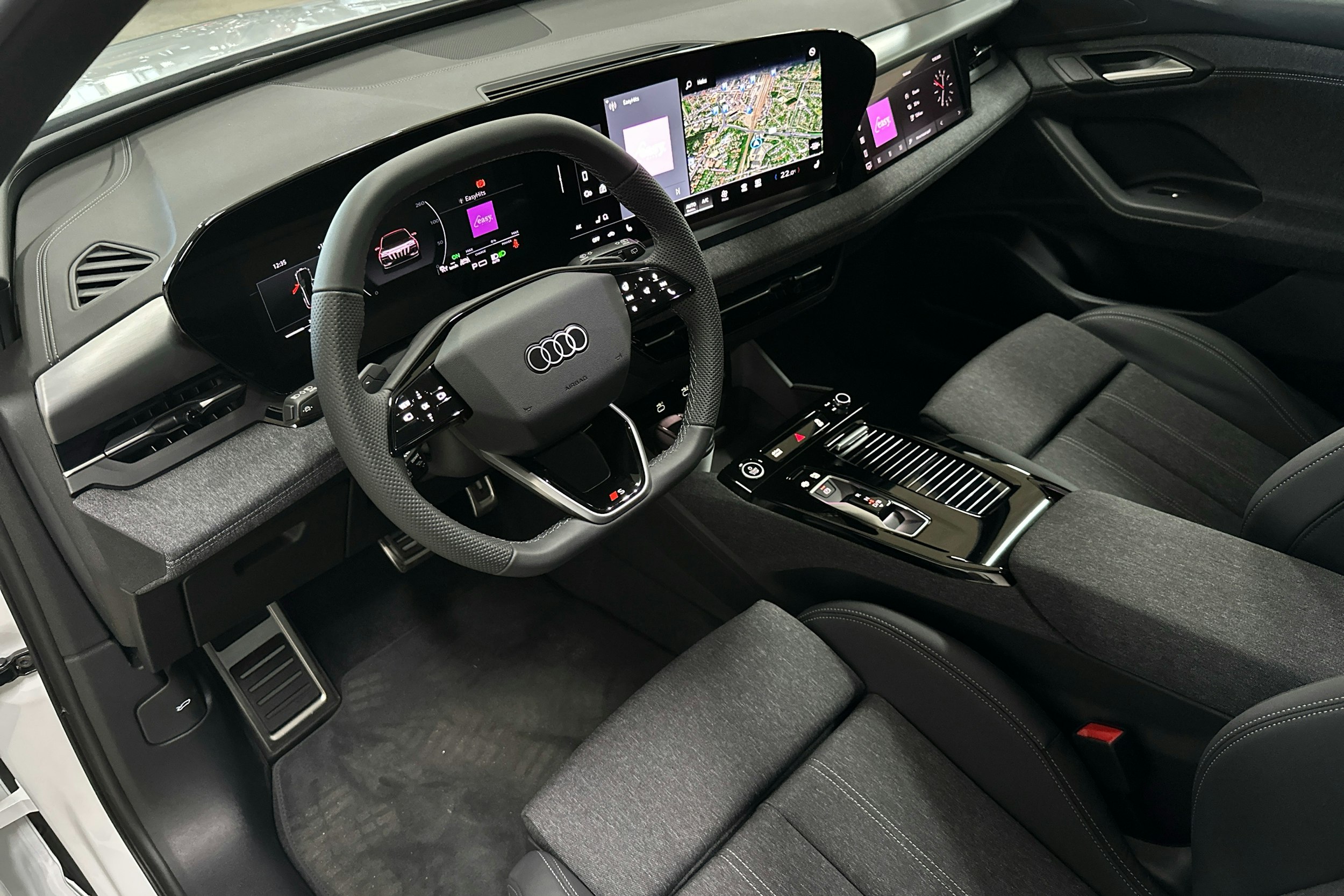 met. valkoinen Audi Q6 e-tron 2025 kuva 6.