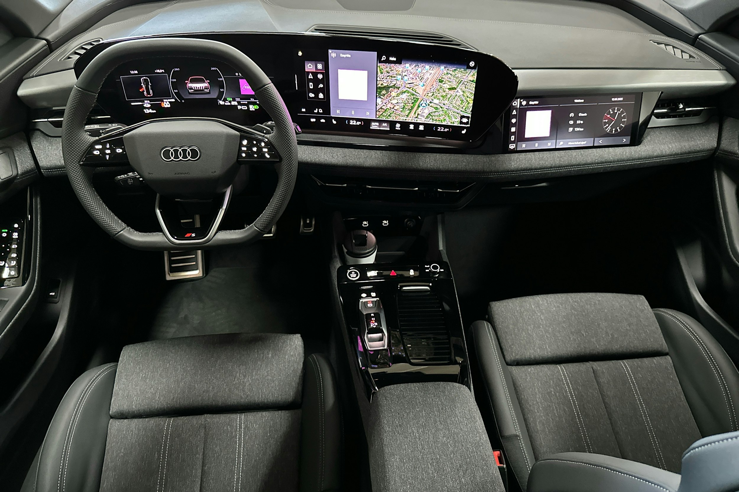 met. valkoinen Audi Q6 e-tron 2025 kuva 7.