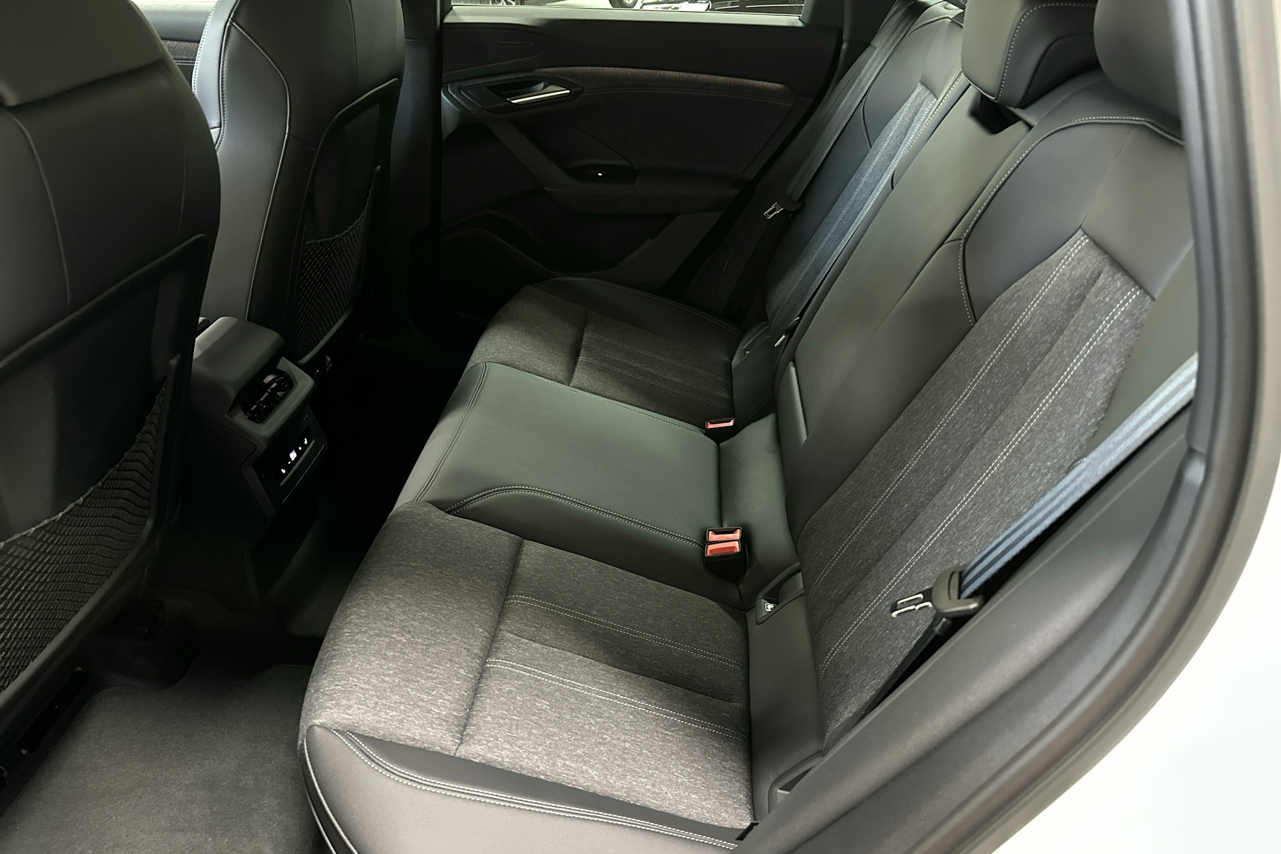 met. valkoinen Audi Q6 e-tron 2025 kuva 8.