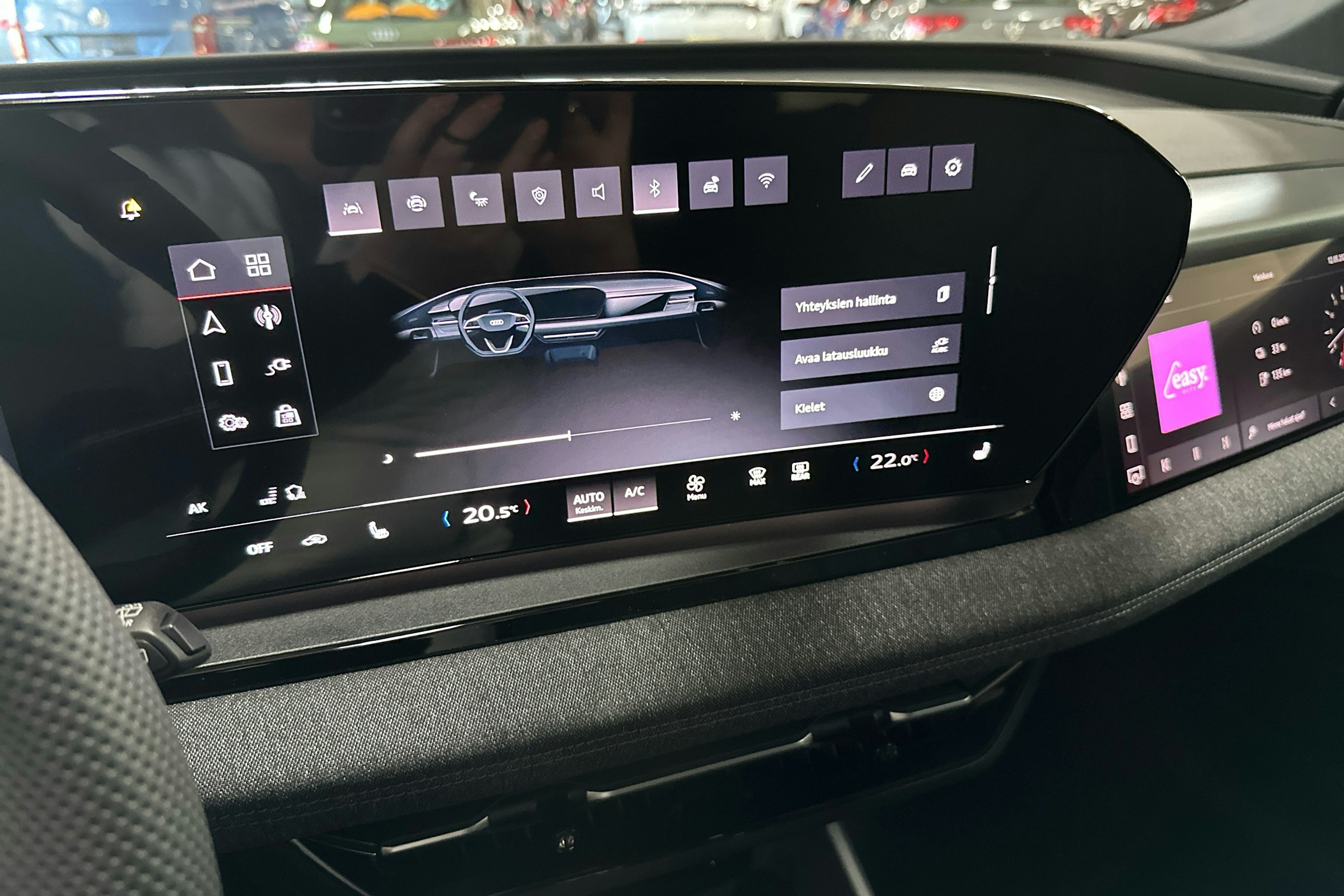 met. valkoinen Audi Q6 e-tron 2025 kuva 16.