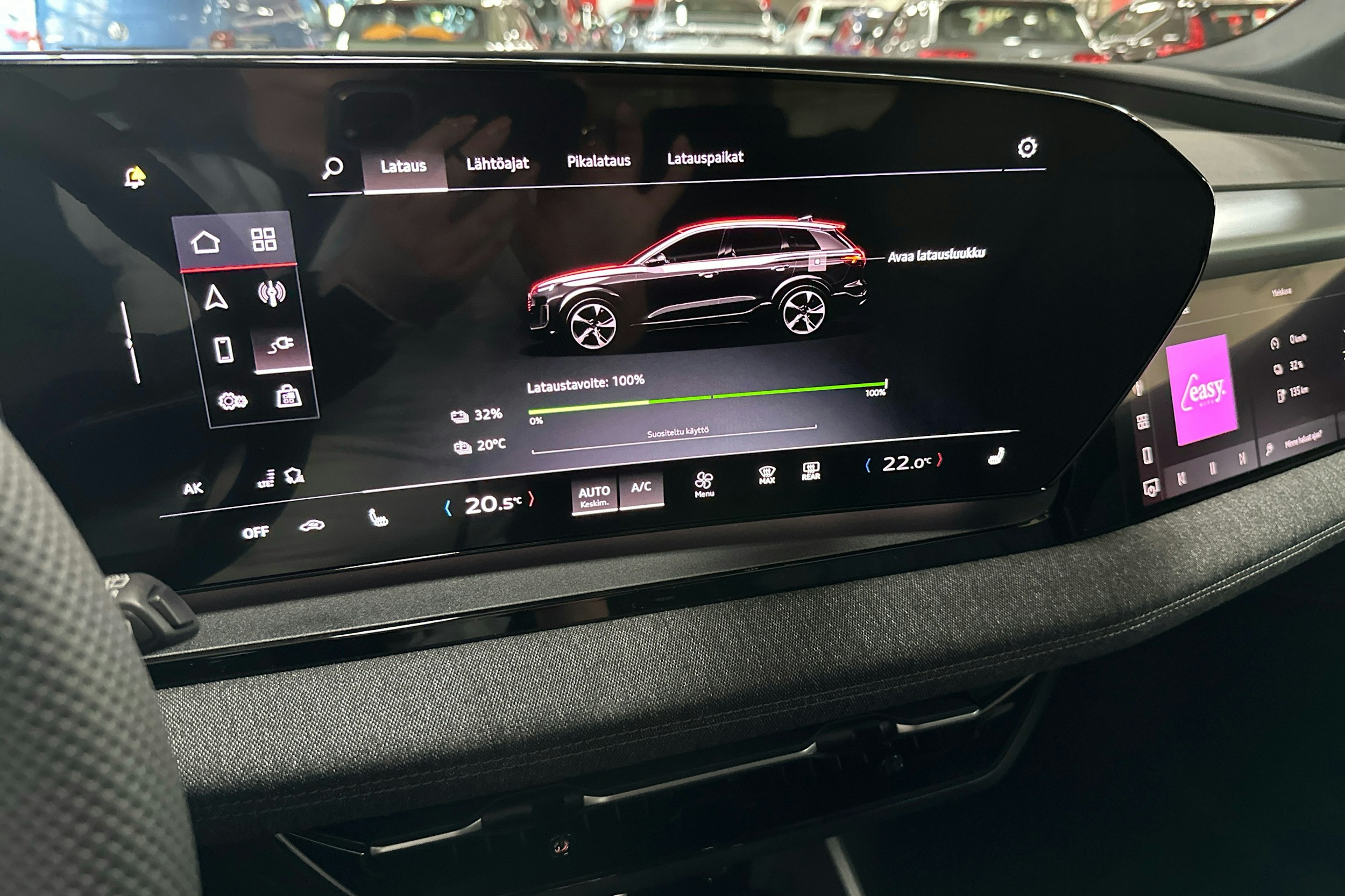 met. valkoinen Audi Q6 e-tron 2025 kuva 19.