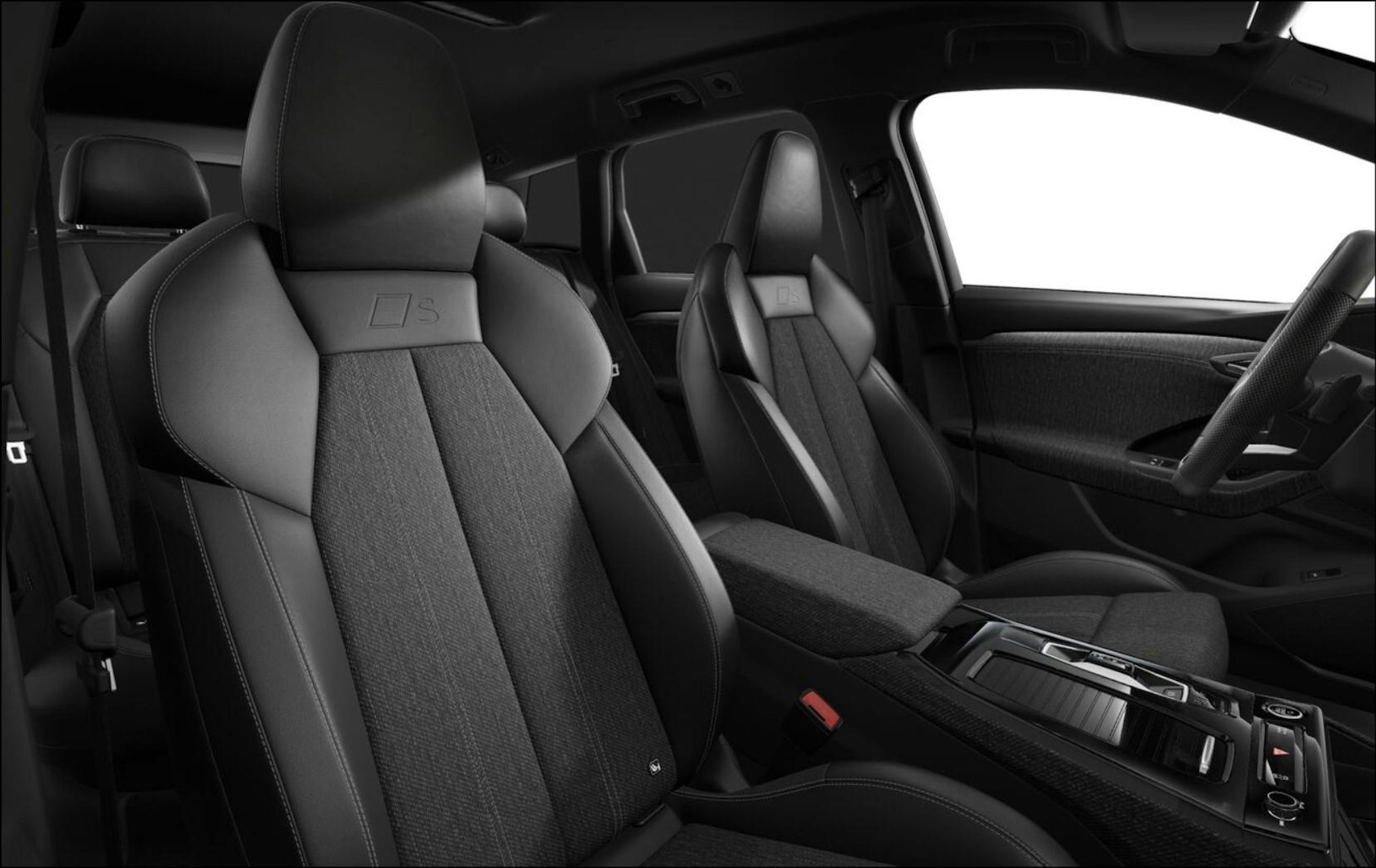 harmaa Audi Q6 e-tron 2025 kuva 3.
