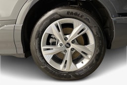 harmaa Audi Q6 e-tron 2025 kuva 11.
