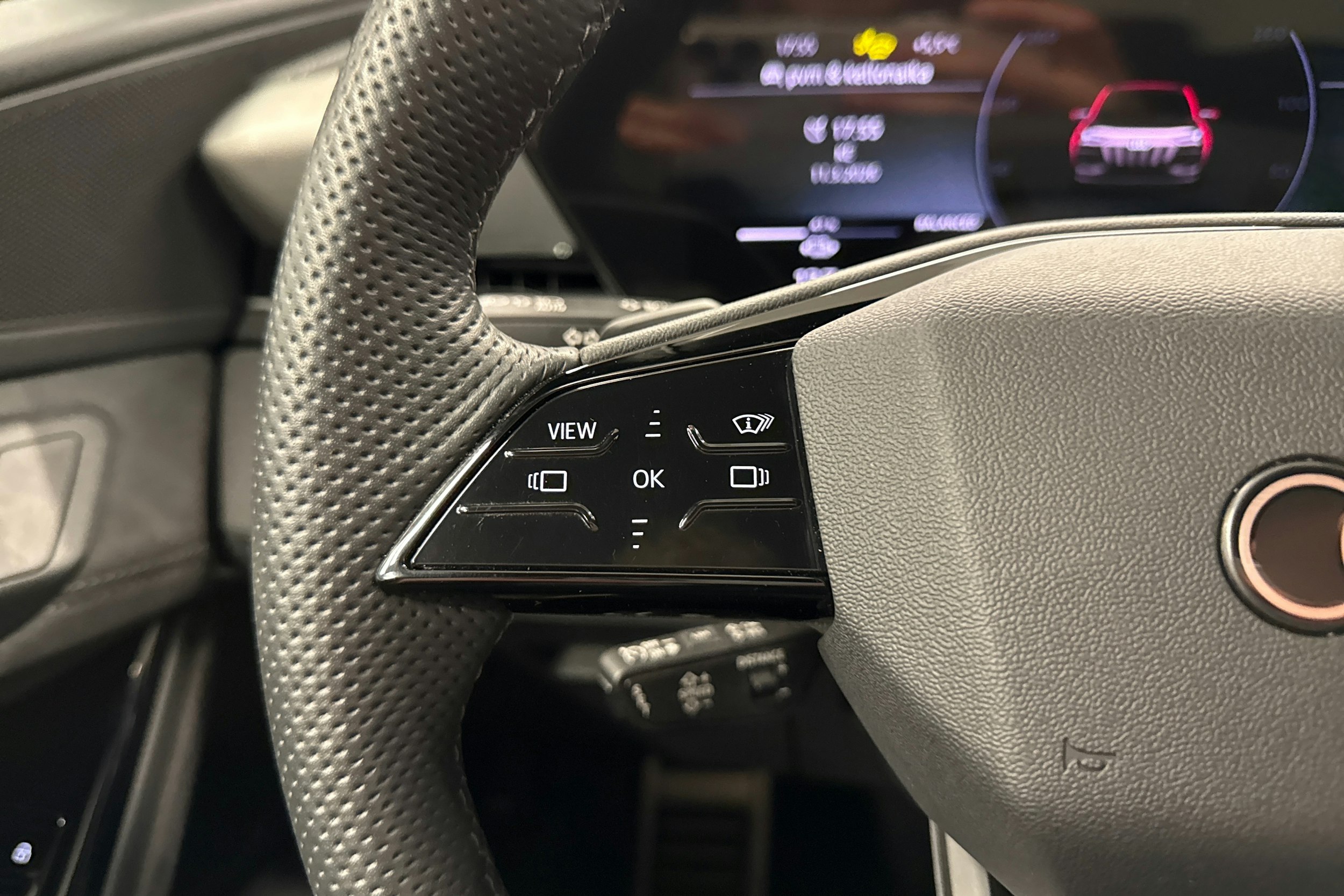 musta Audi Q6 e-tron 2025 kuva 11.