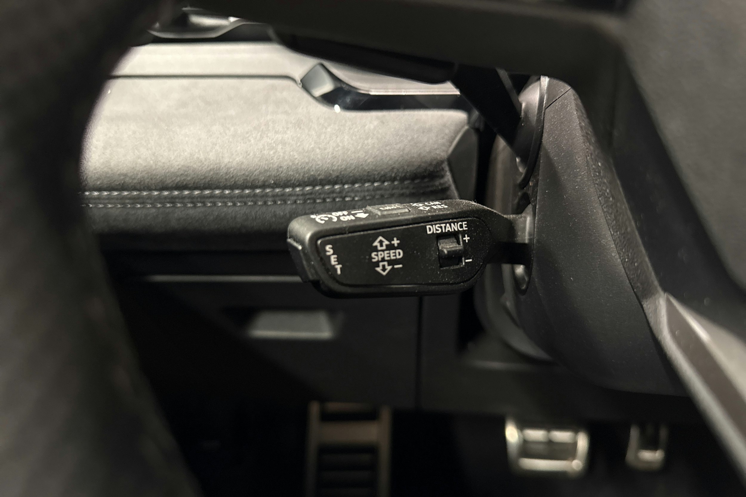 musta Audi Q6 e-tron 2025 kuva 13.