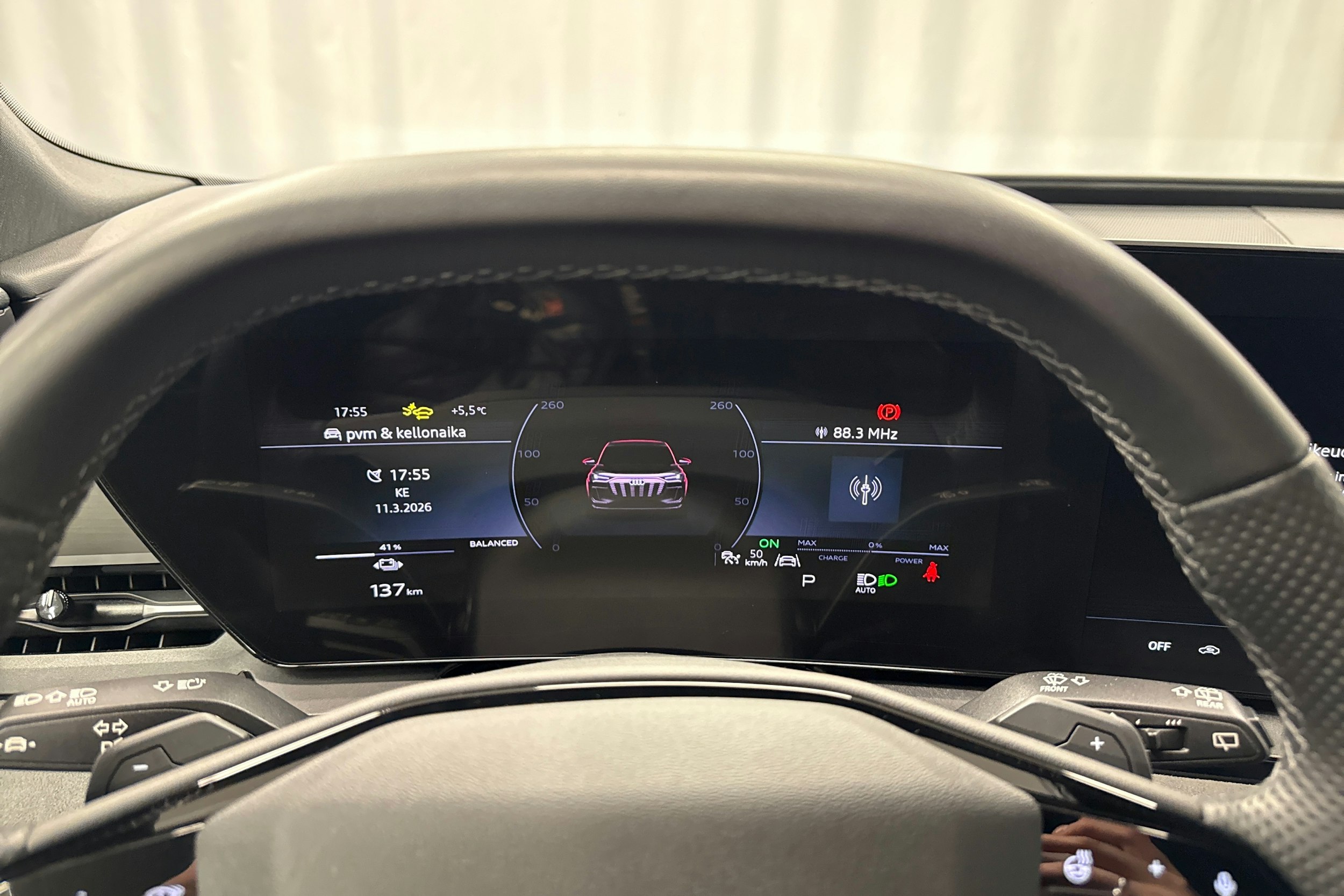musta Audi Q6 e-tron 2025 kuva 14.