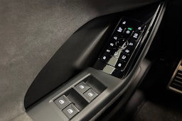 musta Audi Q6 e-tron 2025 kuva 15.