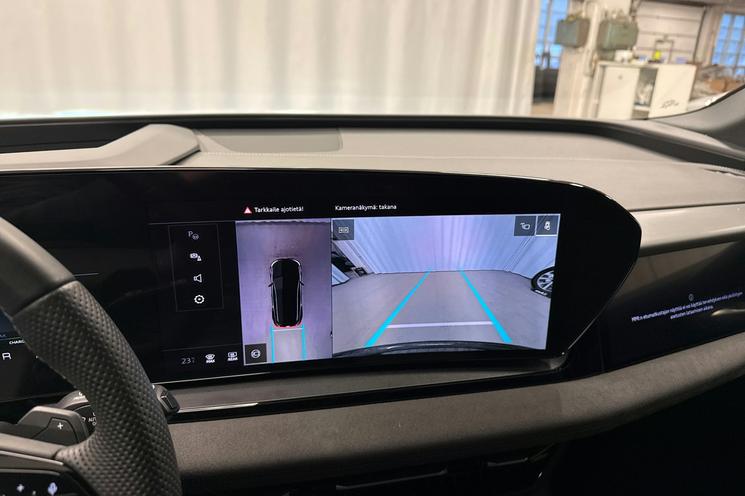 musta Audi Q6 e-tron 2025 kuva 16.