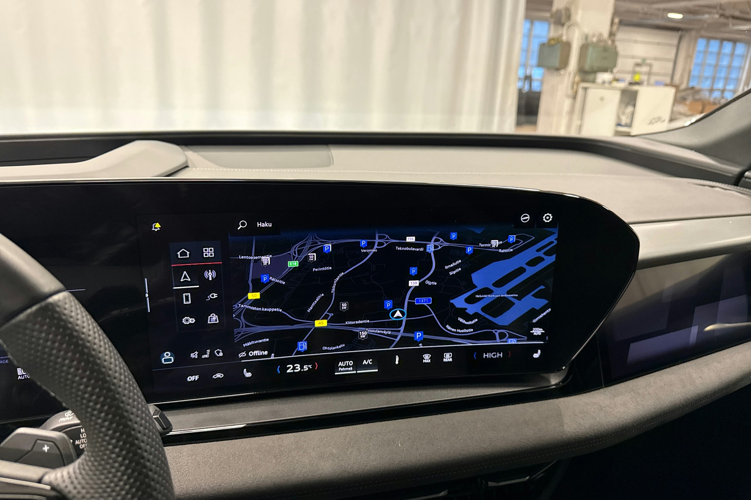 musta Audi Q6 e-tron 2025 kuva 17.