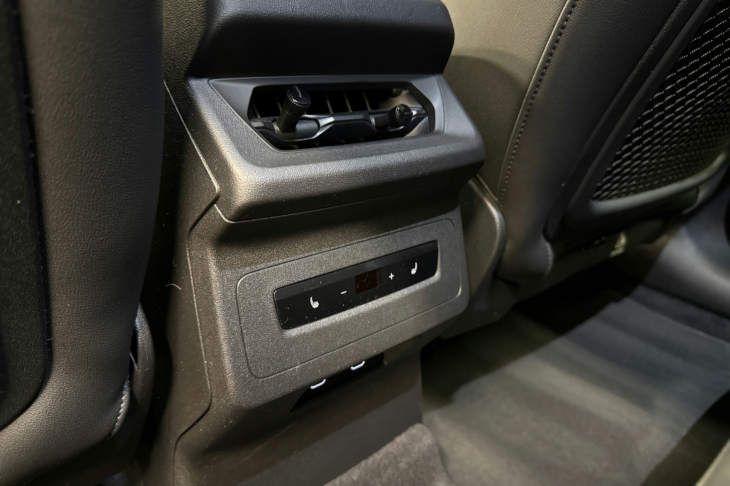 musta Audi Q6 e-tron 2025 kuva 29.