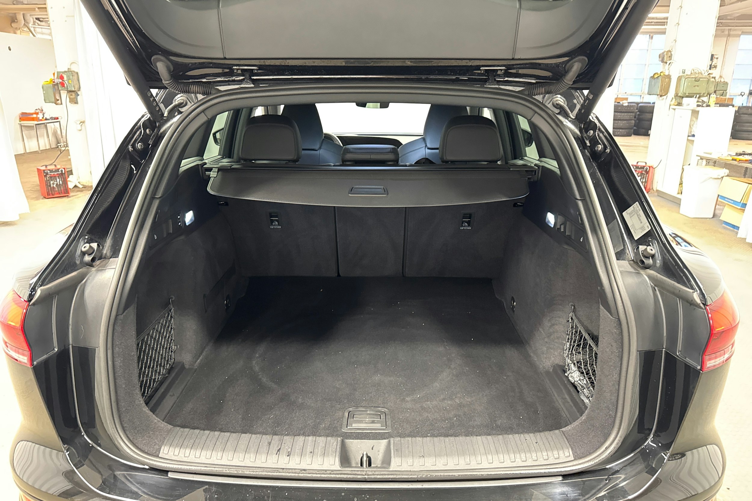 musta Audi Q6 e-tron 2025 kuva 30.