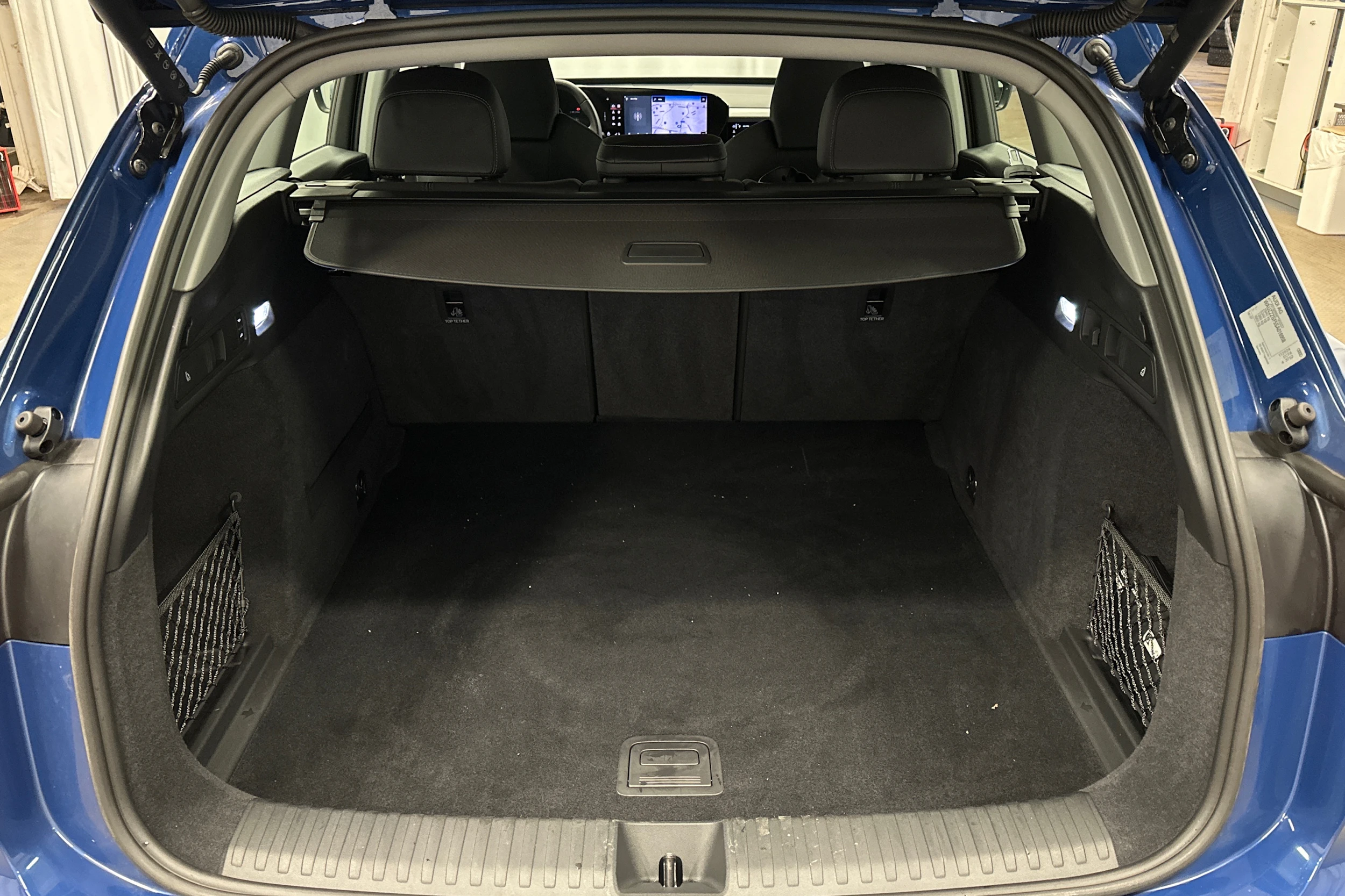 sininen Audi Q6 e-tron 2025 kuva 11.