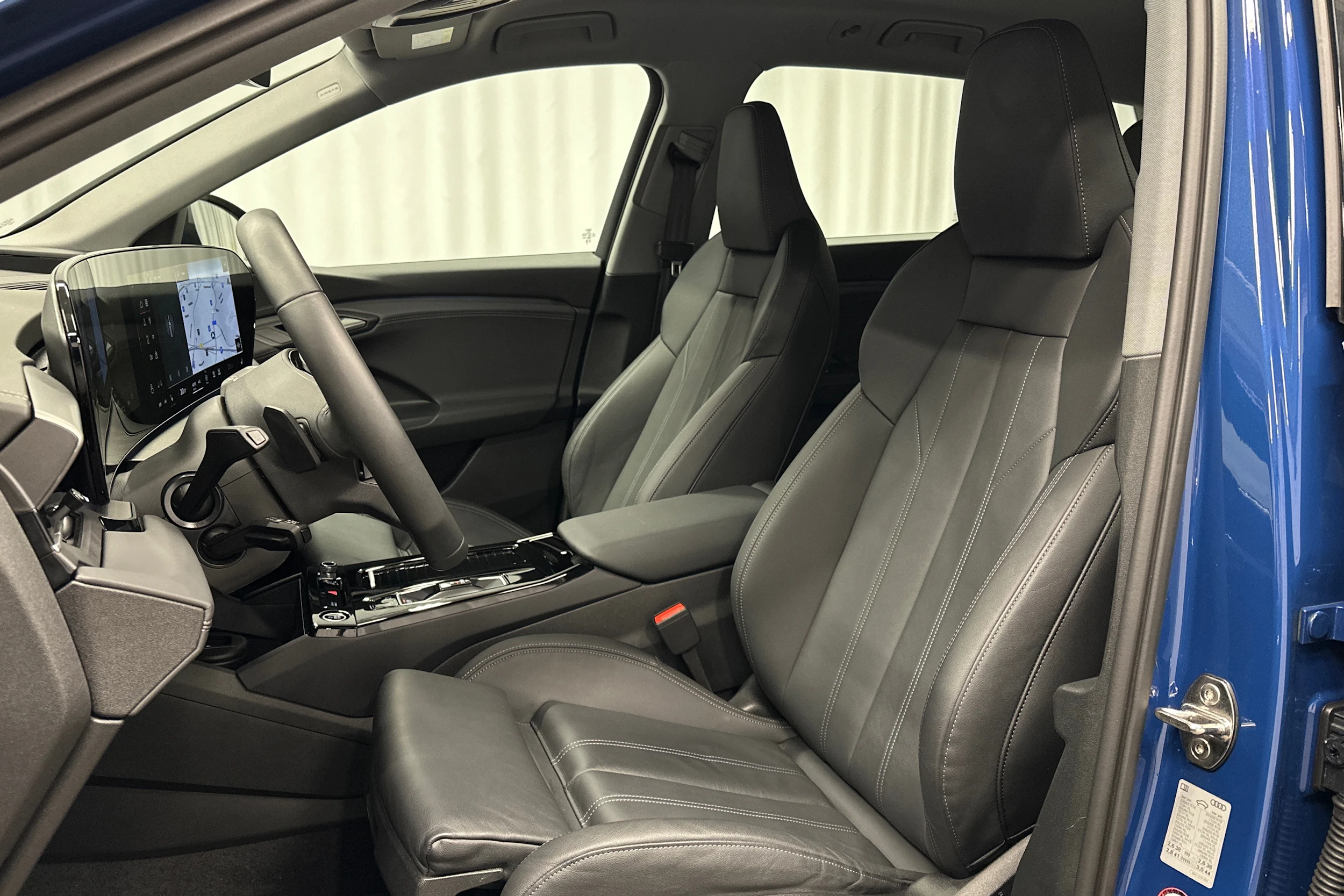 sininen Audi Q6 e-tron 2025 kuva 15.