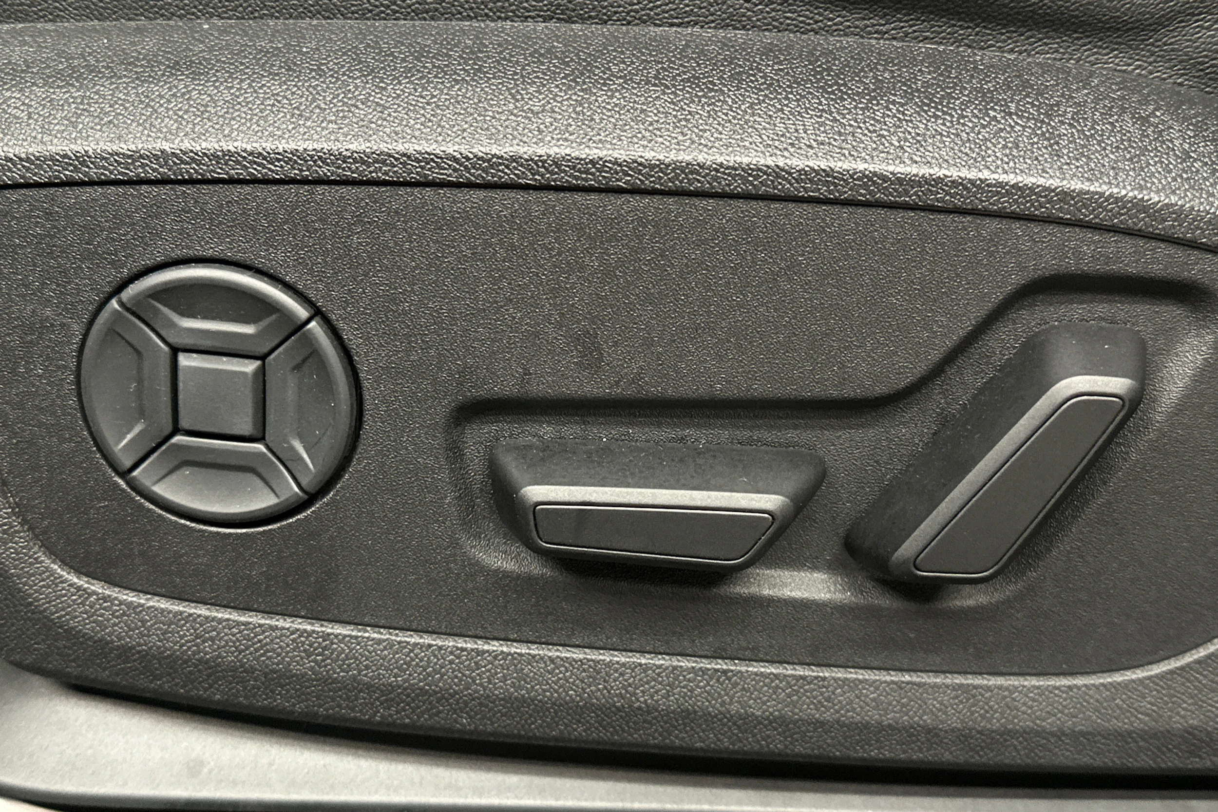 sininen Audi Q6 e-tron 2025 kuva 16.