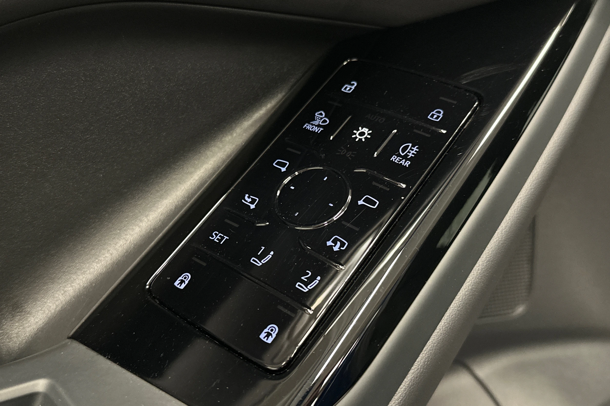 sininen Audi Q6 e-tron 2025 kuva 17.