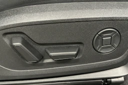 sininen Audi Q6 e-tron 2025 kuva 18.